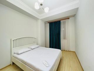 Top Location City Center, Modern Large Apartment with Separate Spacious Living room and Kitchen, Balcony and 2 Bedrooms - 3