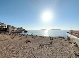 Loft spacieux-2 min de la plage - 0