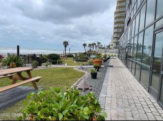 Single or Double Beach Studio Oceanfront Pool & Tiki - Daytona Beach Shores - 2