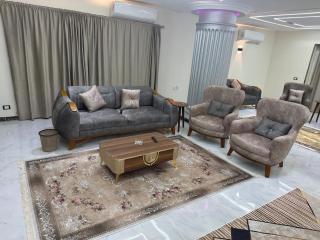 شقة للايجار 280متر 4 غرف 3 حمام منهم غرفة ماستر بالحمام وصاله كبيرة - Il Cairo - 7