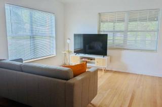 3 Bed Pad in Quiet and Central Jax Burb - 9