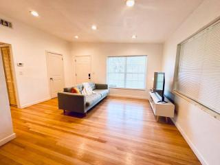 3 Bed Pad in Quiet and Central Jax Burb - 8