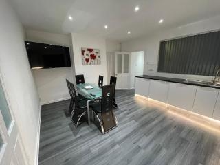 House in Bournemouth and Poole with free private parking for 4 cars - 9