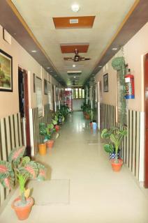 Hotel Radhika Inn - Lucknow - 9