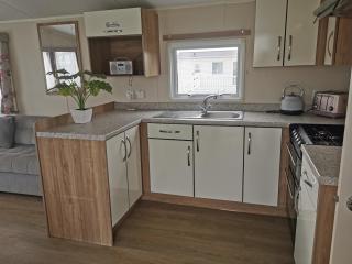 Cosy 3 Bedroom Beachfront Getaway in Mersea - West Mersea - 3