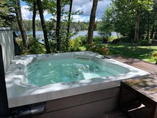 Ty-Llyn - Lakeside Spa Retreat - Sainte-Lucie-de-Doncaster - 0