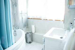 Spacious 5 bedroom house!Tilbury!Free parking! - Tilbury - 1