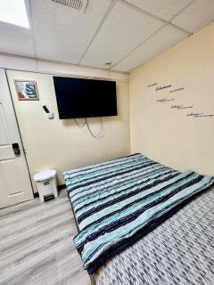 R6 Room Near Airport - Mississauga - 8