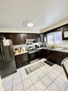 R6 Room Near Airport - Mississauga - 1