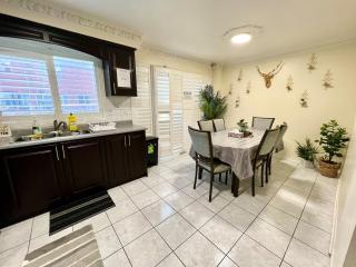 R6 Room Near Airport - Mississauga - 2