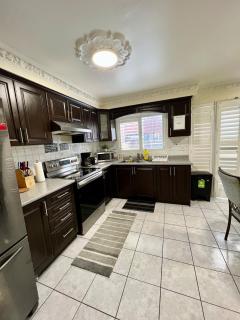 R6 Room Near Airport - Mississauga - 3