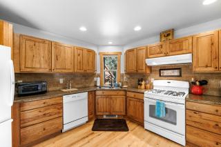 New! Tranquil Aspens - near lake, town, parks - expansive deck - pet friendly - 8