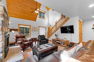 New! Tranquil Aspens - near lake, town, parks - expansive deck - pet friendly - McCall - 4