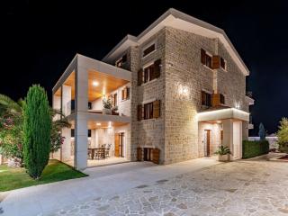 Villa in Pola a with Swimming Pool - Polača - 4