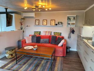 Peaceful Cottage Near Lake Hjalmaren - 1