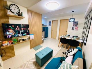 Suite Slumber - 2 Bedroom Condo at Urban Deca Homes Ortigas - Manila - 9
