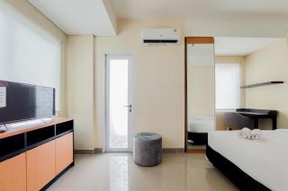 Homey and Comfort Studio Apartment at B Residence By Travelio - 8