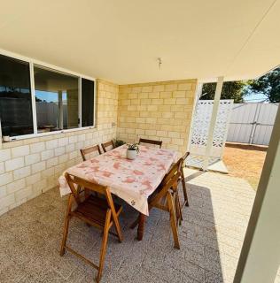 Abrolhos Beach House - 9