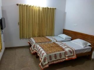 Aashraya Home Stay - Mysore - 8