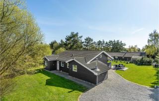 Four-Bedroom Holiday Home In Vaggerlose - Marielyst - 1