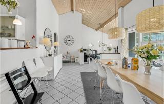 Four-Bedroom Holiday Home In Vaggerlose - 4