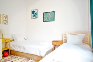 Large 2-BR Retreat, Walk to Sofias Top Spots - 4