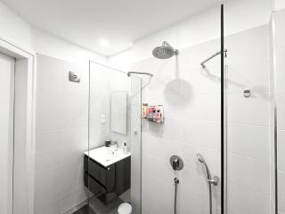 Prime Spot - 2BR -15BTH - Next to Nevsky Church - 2