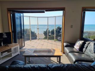 Beachfront on Wanaka Terrace - 9