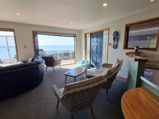 Beachfront on Wanaka Terrace - 7