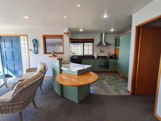 Beachfront on Wanaka Terrace - 1