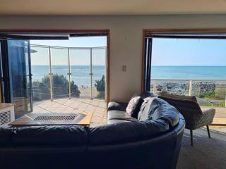 Beachfront on Wanaka Terrace - 8