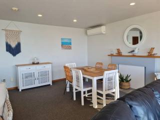 Beachfront on Wanaka Terrace - 4