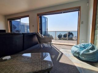 Beachfront on Wanaka Terrace - 6