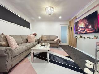 Luxe Retreat with Spa - Near airport & CBD - Howrah - 6
