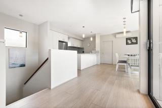 Villa Dante - walk to town - brand new town house - 6