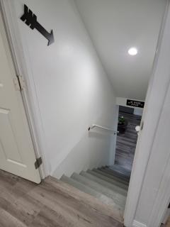 5 minutes to Rodeo Drive! 2 bedroom man cave apartment Beverly Hills Adj - 8