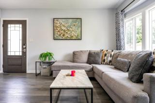 Adorable 2BR-2BA House with EV & Free Parking and Family Friendly in Los Angeles - 6