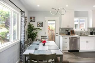 Adorable 2BR-2BA House with EV & Free Parking and Family Friendly in Los Angeles - Los Angeles - 3