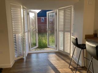 House-Sleeps 8-Parking-Garden - 3