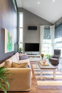 Polar River Villa - 9