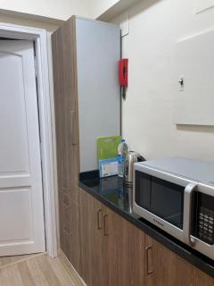 شقه مفروشه فرش جديدفى ارقى احياء الحى السابع فى اكتوبر مكيفه بالكامل و بها جميع الكماليات و قريبه من الاسواق و المولات و النوادى - 9