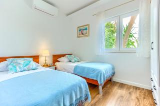 Charming Villa Marin, 30 meters From The Beach, Pool heated, Split-Trogir area - Seget Vranjica - 1