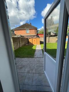 Cosy Modern Flat with garden - Longbridge - 4