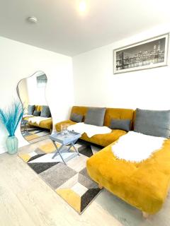 Cosy Modern Flat with garden - Longbridge - 3
