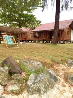Angthong Beach Resort - Koh Phaluai - 8