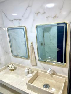 The hidden oasis, steps from the beach and pool - 4