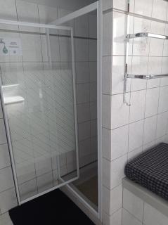 Appartement au rez -de -chaussée maison individuelle - - 3