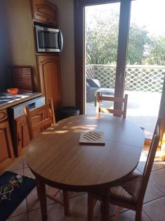 Appartement au rez -de -chaussée maison individuelle - - 4