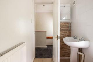 M6 J10, 8 beds, Free Parking, Max 10, Super Wifi, 4 days Min - 2