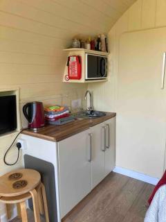 Ty Barcud Glamping Pod - 8